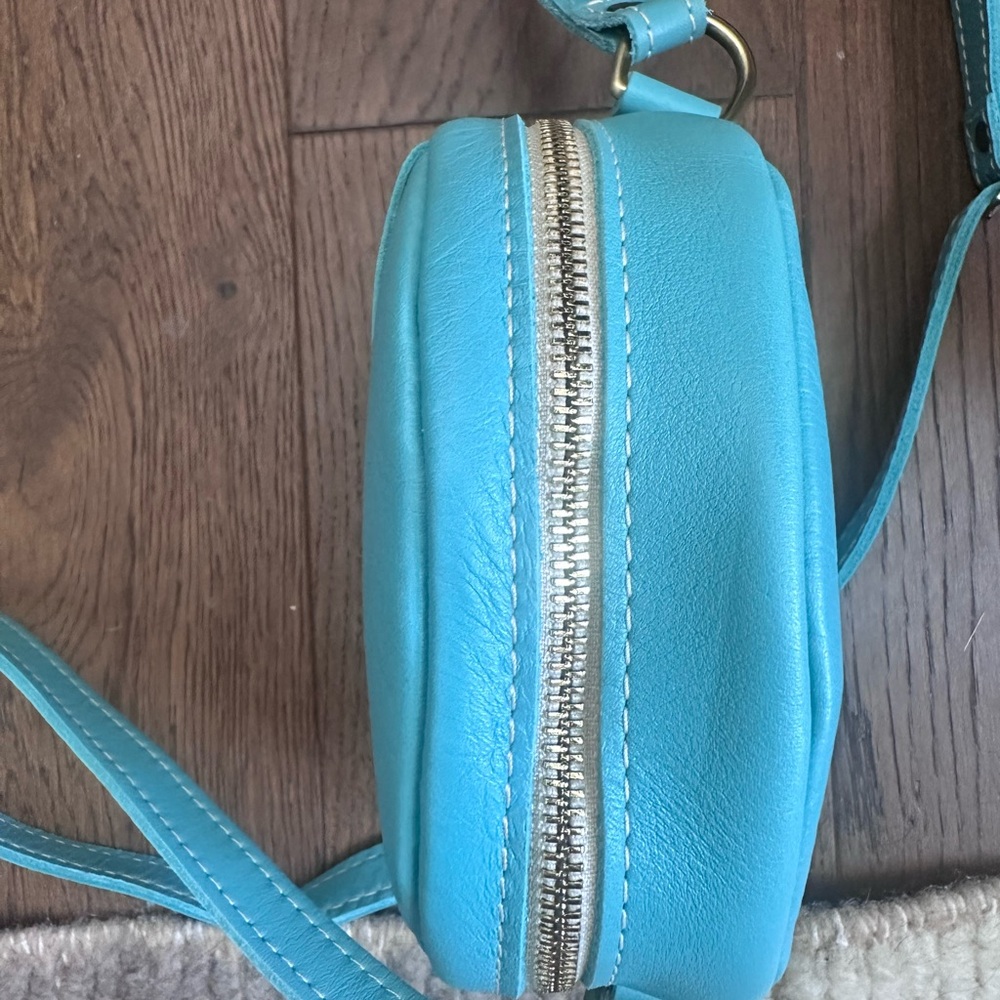Brand New Portland Leather Vibrant Blue Small Circle Crossbody - Picture 4 of 9